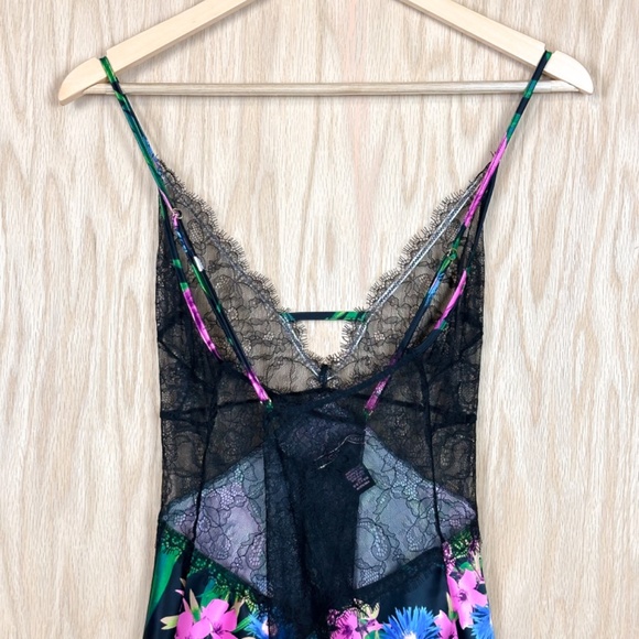 Victoria’s Secret Lace Plunge Slip 
 Lingerie - Picture 9 of 12